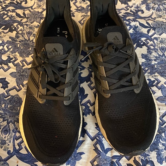 Adidas Ultraboost - Picture 2 of 8